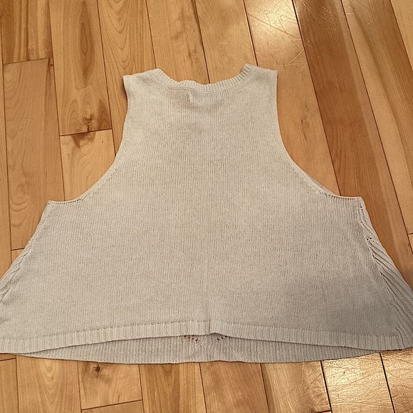 Loose fitting white knit tank top - Picture 5 of 5